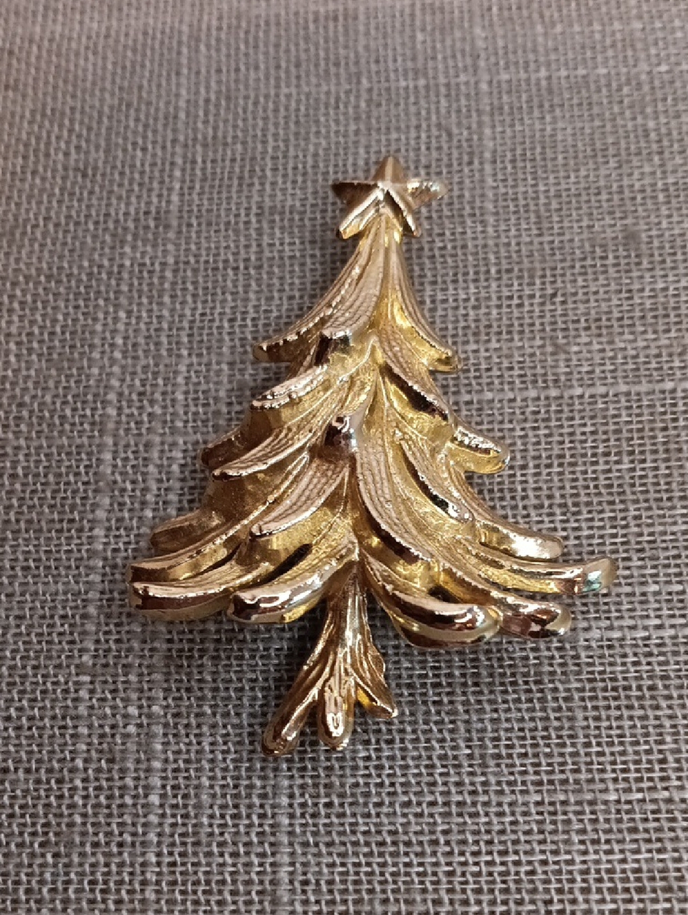 Vintage Gold Christmas Tree Brooch Pin
